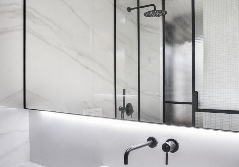 标准间内部标间, Niki Athens