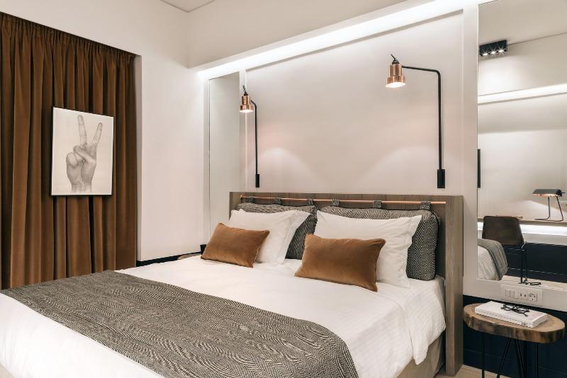 标准间内部标间, Niki Athens