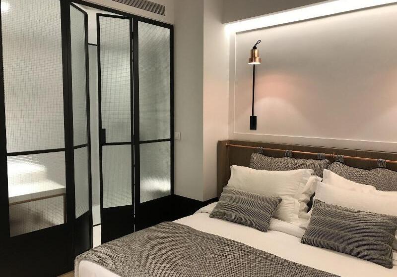 标准间, Niki Athens