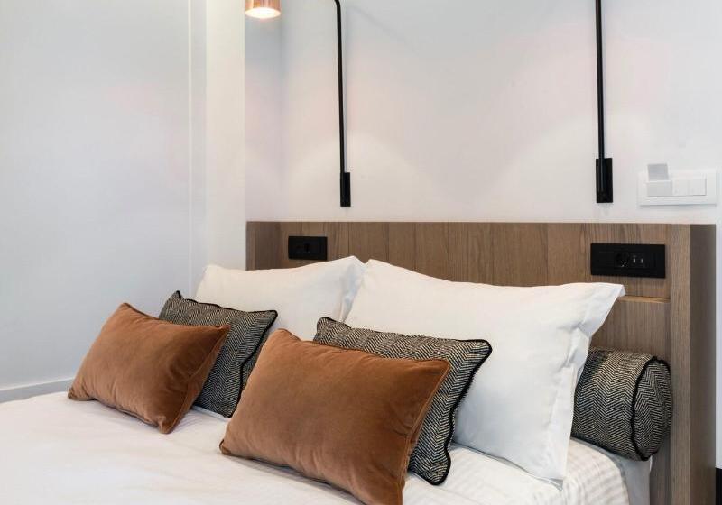 标准间, Niki Athens