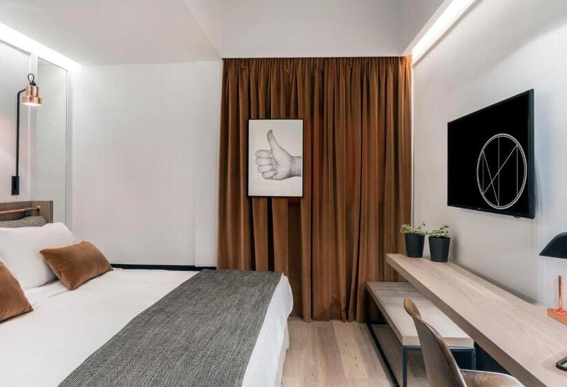 标准间内部标间, Niki Athens