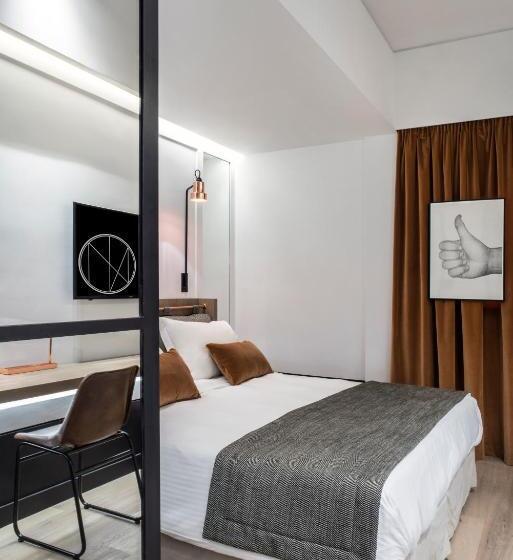 标准间内部标间, Niki Athens