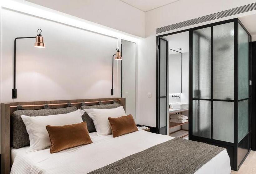 标准间内部标间, Niki Athens