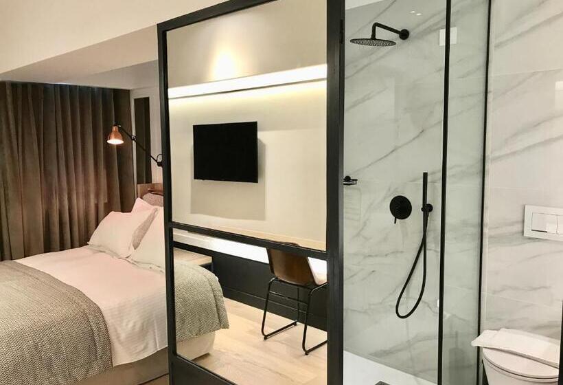 标准间, Niki Athens