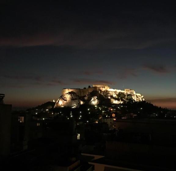 标准间, Niki Athens