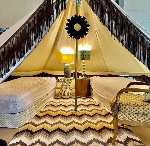 バス共有のスタンダードルーム, Lone Star Glamp Inn