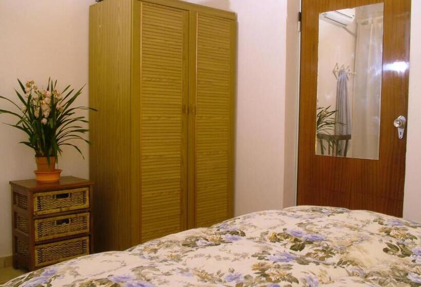 Quarto Triplo Estandar, S Archittu Bed&breakfast