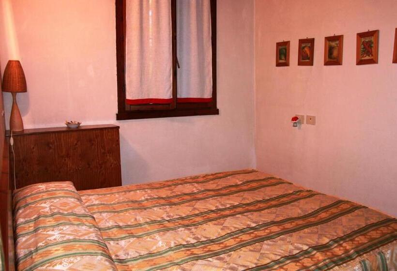 Quarto Estandar Individual, Agriturismo La Lupa