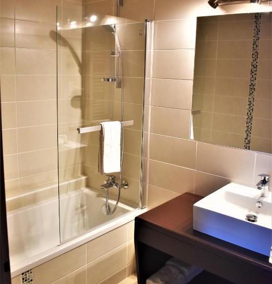 غرفة سوبيريور ثلاثية, Corrieu