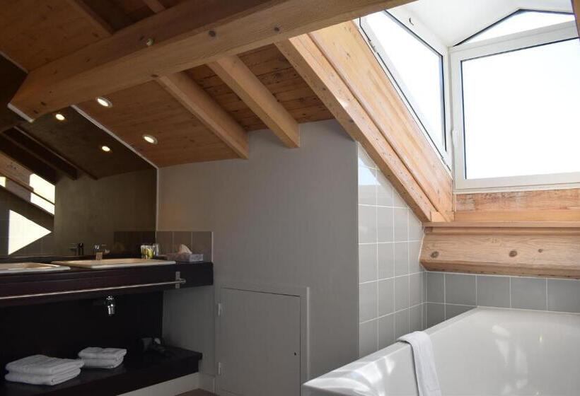 جناح جونيور مطل على الجبل, Corrieu