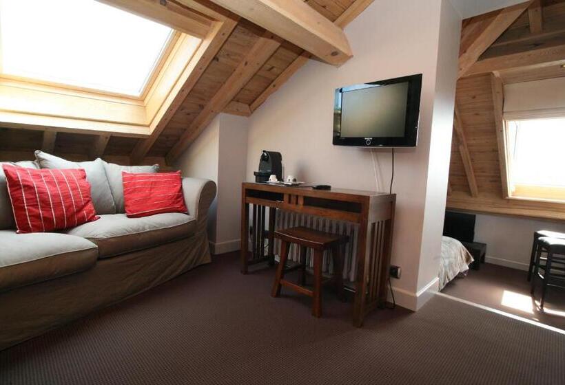 جناح جونيور مطل على الجبل, Corrieu