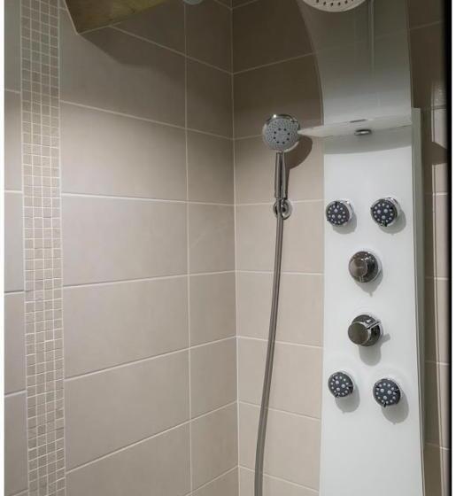 جناح عائلي, Corrieu