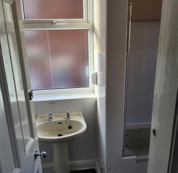 Семейный Номер, The Avenue