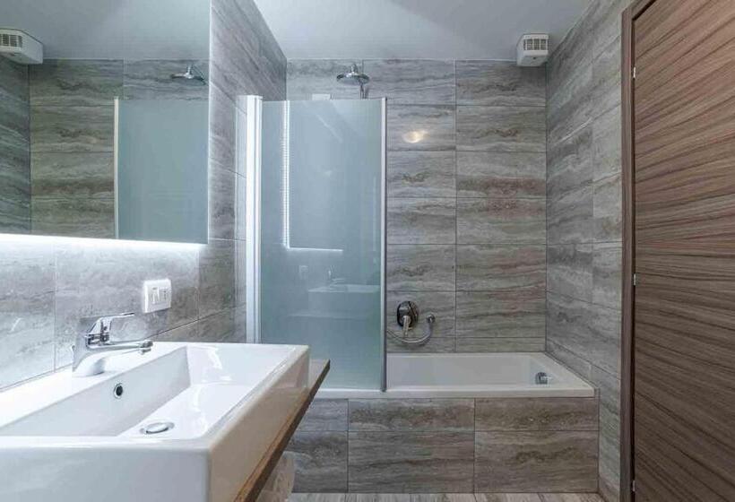 2 Bedrooms Apartment Lake View, Maioliche Apartments Griante