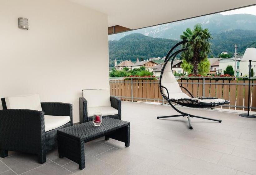 חדר סטנדרט לשלושה עם מרפסת, Felsenegg