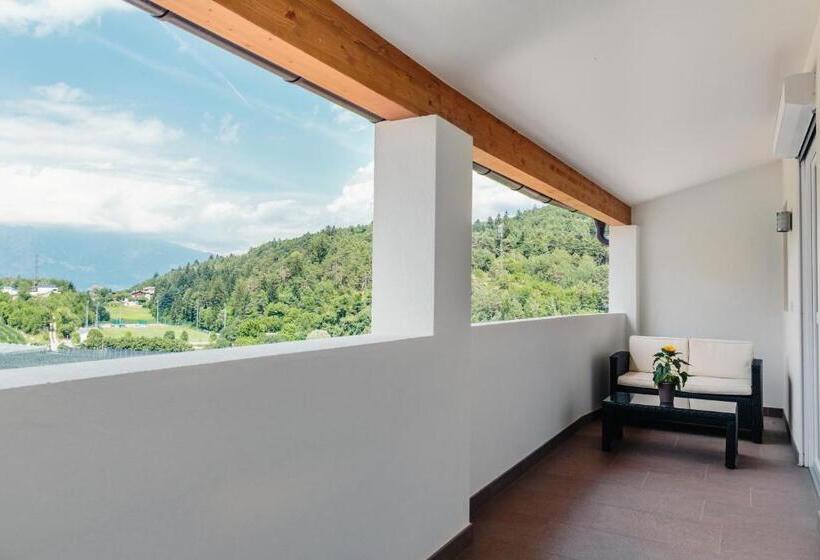 חדר סטנדרט לשלושה עם מרפסת, Felsenegg