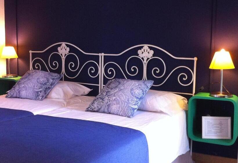 غرفة عائلية مطلّة علي الحديقة, Verdemar