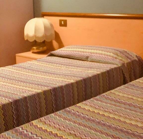 اتاق استاندارد یک نفره, Albergo Fonda