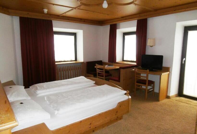 带阳台的三人标准间, Piccolo Hotel Gurschler