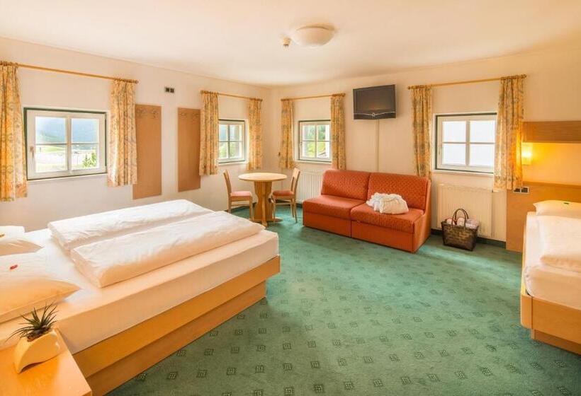 Четырехместный Номер Стандарт с Балконом, Piccolo Hotel Gurschler
