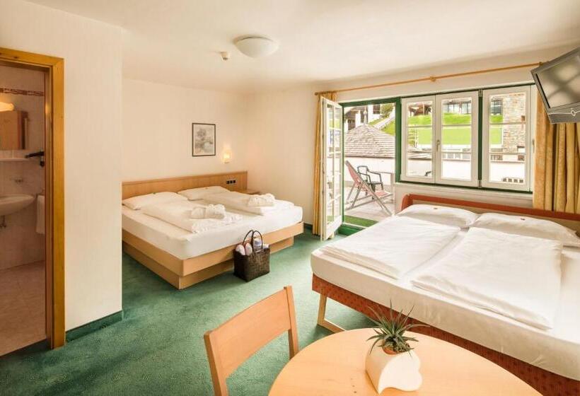 带阳台标准四人间, Piccolo Hotel Gurschler