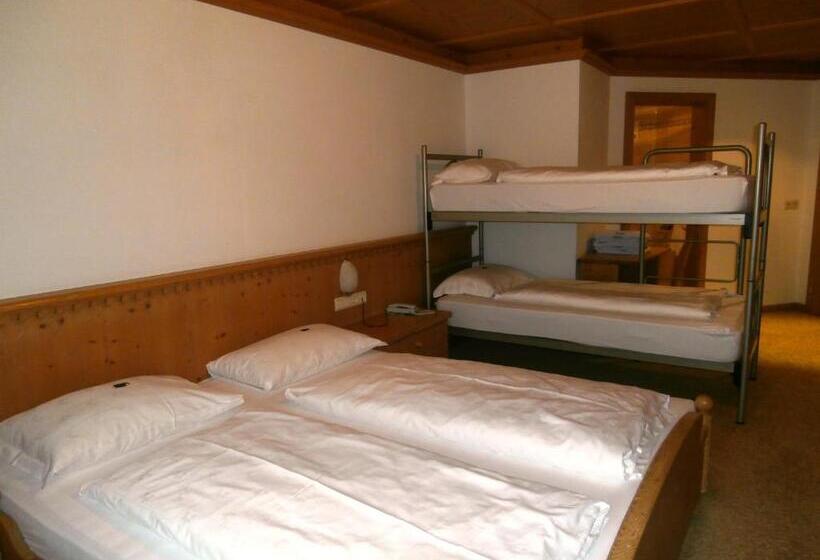 带阳台标准四人间, Piccolo Hotel Gurschler