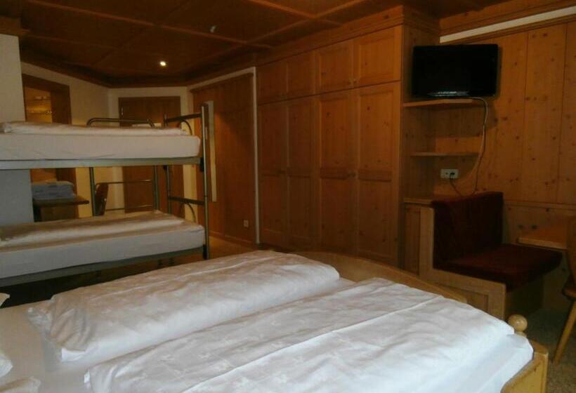 带阳台标准四人间, Piccolo Hotel Gurschler