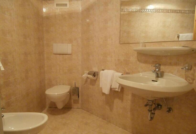 带阳台标准四人间, Piccolo Hotel Gurschler