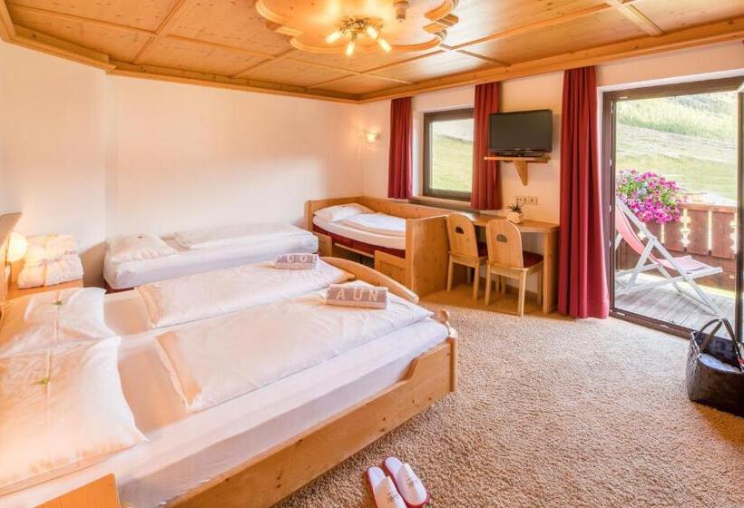 Четырехместный Номер Стандарт с Балконом, Piccolo Hotel Gurschler