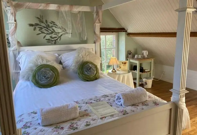 スタンダードトリプルルーム, Chambres D Hotes   La Marmoire