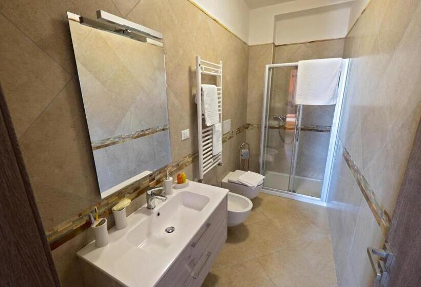 标准间, Monte Castello