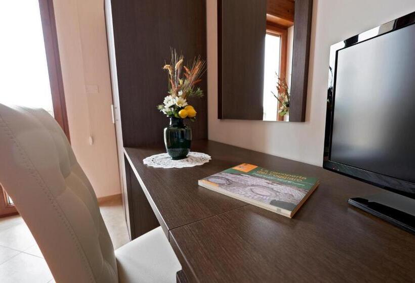 标准间, Monte Castello