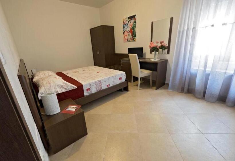 标准间, Monte Castello