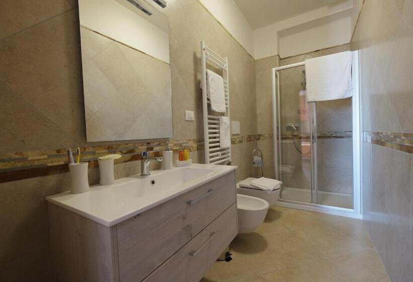 家庭间, Monte Castello