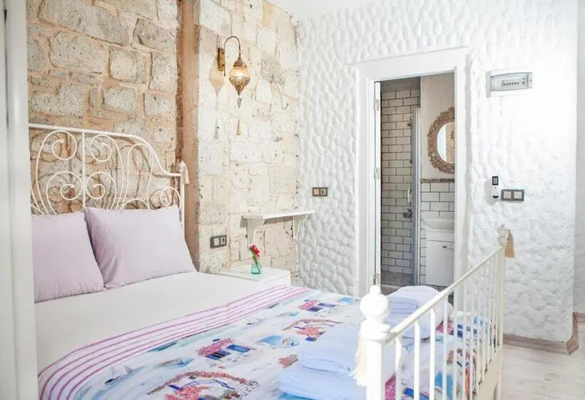 اتاق استاندارد با چشم‌انداز استخر, Kybele Suites Alaçatı