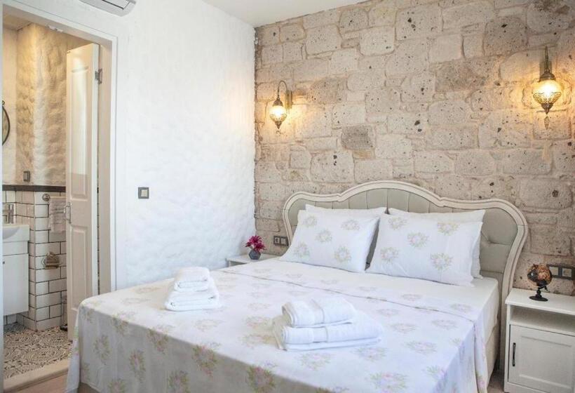 Quarto Economy, Kybele Suites Alaçatı