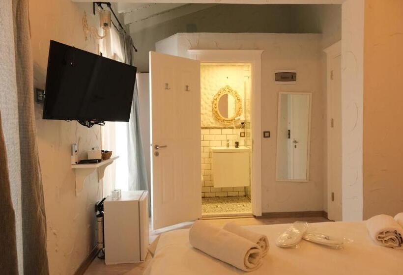 Quarto Economy, Kybele Suites Alaçatı