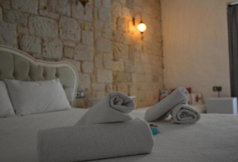 Трехместный Номер Стандарт Вид на Бассейн, Kybele Suites Alaçatı