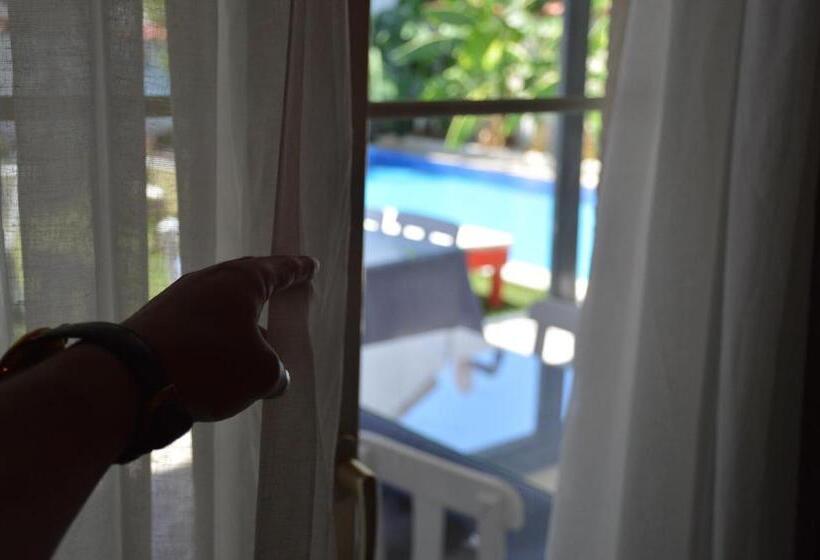 Трехместный Номер Стандарт Вид на Бассейн, Kybele Suites Alaçatı