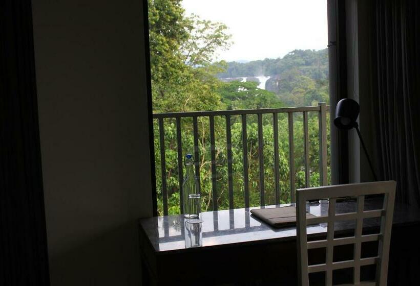 جناح رئاسى, Niraamaya Retreats Samroha Athirappilly