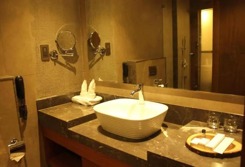 キングサイズベッドのデラックスルーム, Niraamaya Retreats Samroha Athirappilly