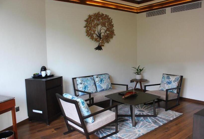 Президентский Люкс, Niraamaya Retreats Samroha Athirappilly