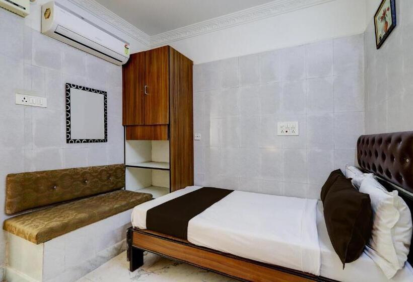 חדר בסיסי, O Golden Pride