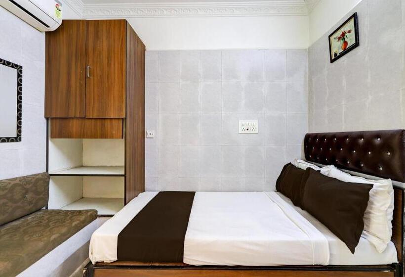 חדר בסיסי, O Golden Pride