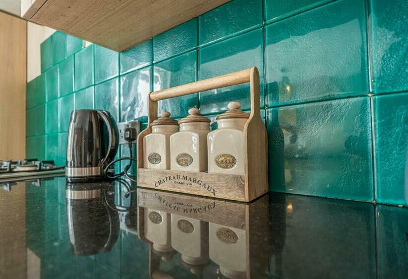 Номер Стандарт, House Close To Kings Cross