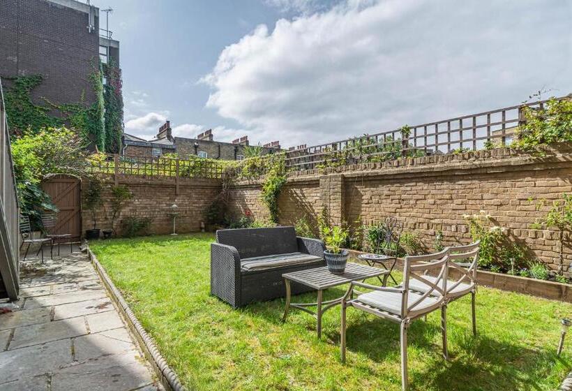 Номер Стандарт с Балконом, House Close To Kings Cross