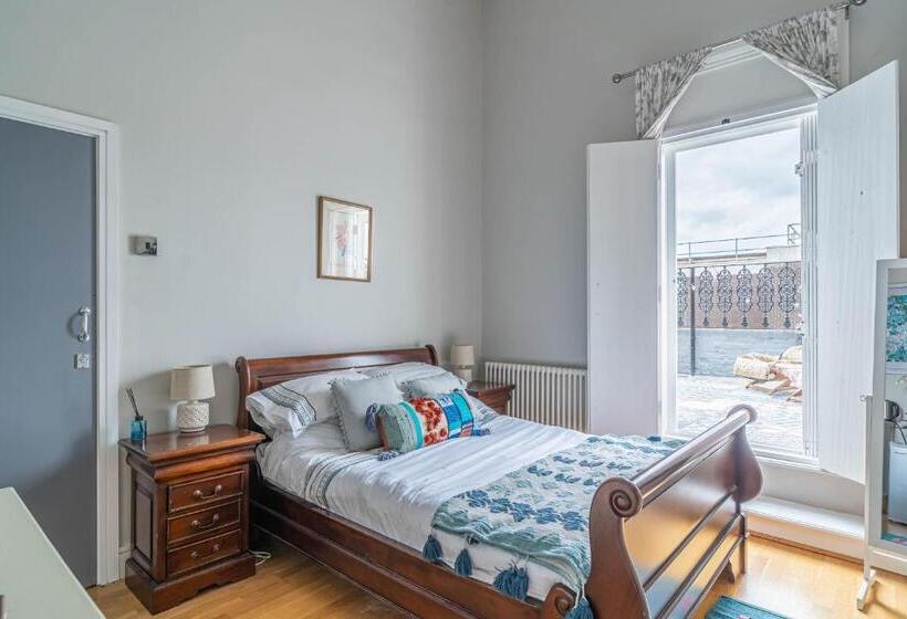 Номер Стандарт с Балконом, House Close To Kings Cross