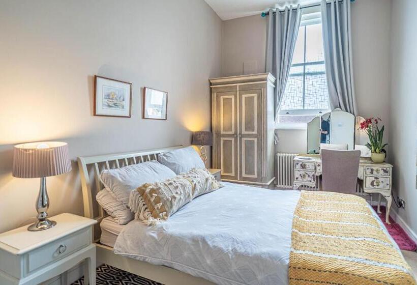 Номер Стандарт, House Close To Kings Cross