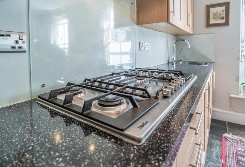 Номер Стандарт с Балконом, House Close To Kings Cross
