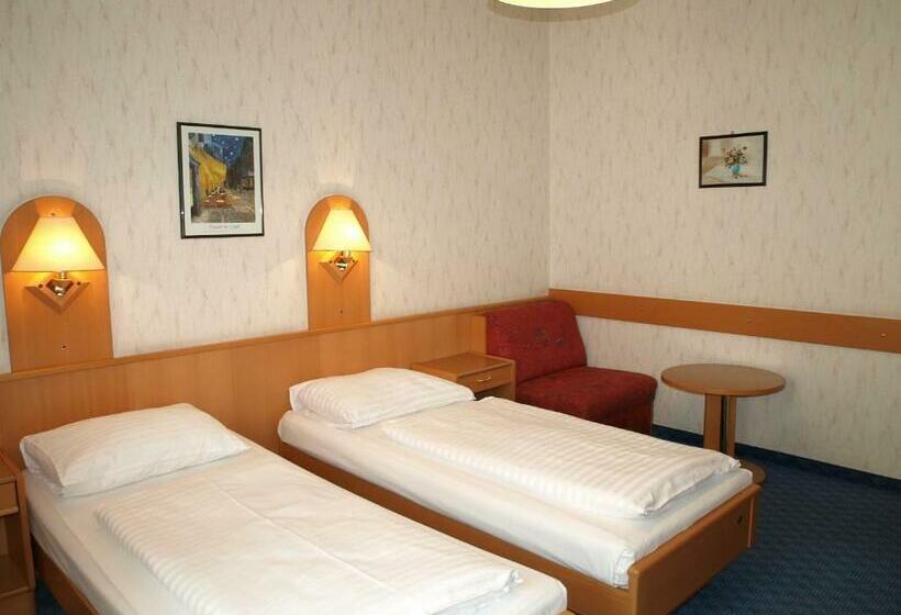 스탠다드 트리플 룸, Admiral